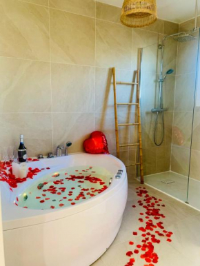 Provensa - love room avec balneo et terrasse avec vue
